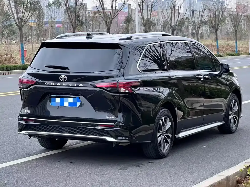Toyota Granvia 2025 из CN, фото 5