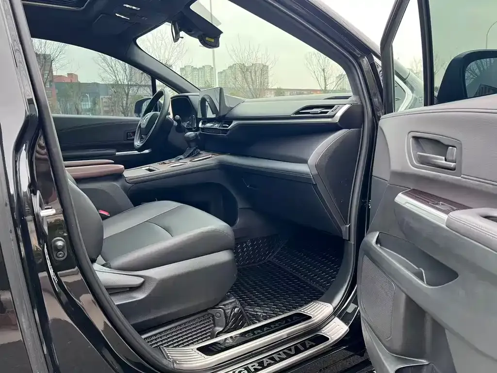 Toyota Granvia 2025 из CN, фото 8