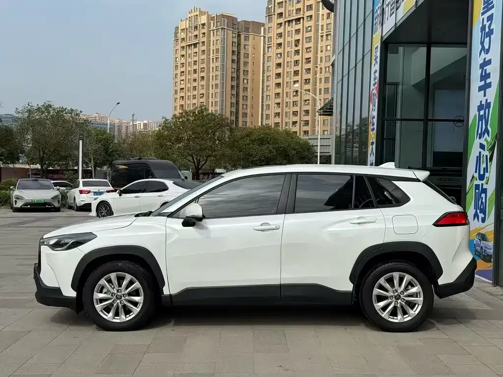 Toyota Corolla Cross — фото 9
