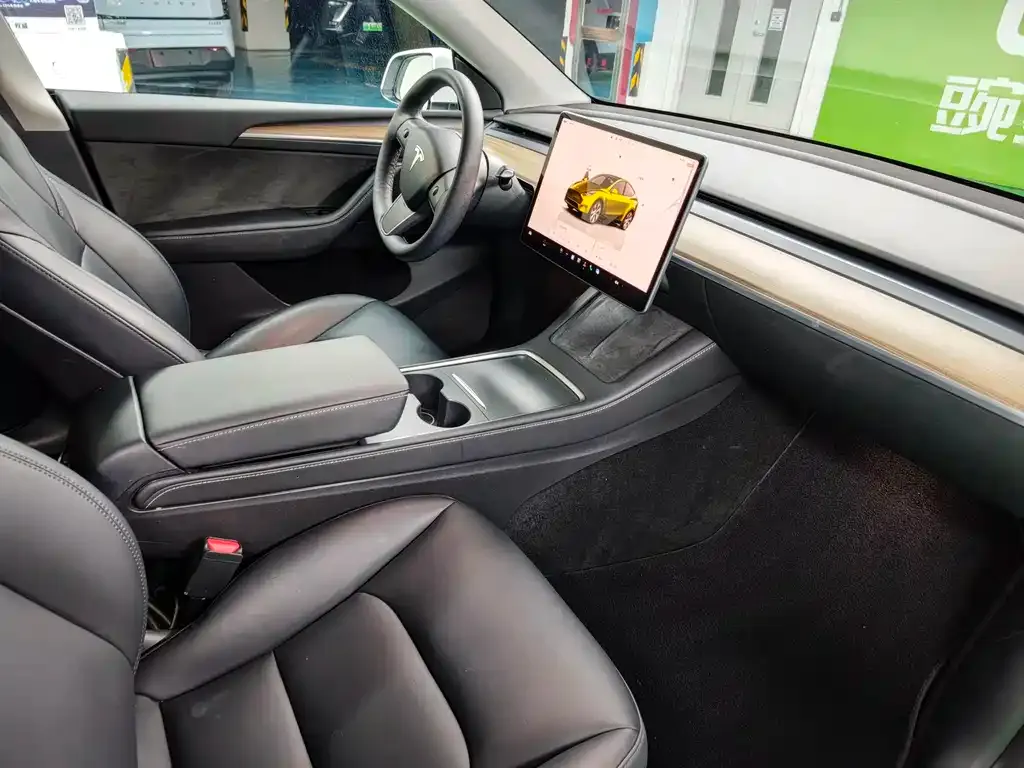 Tesla Model Y — фото 3