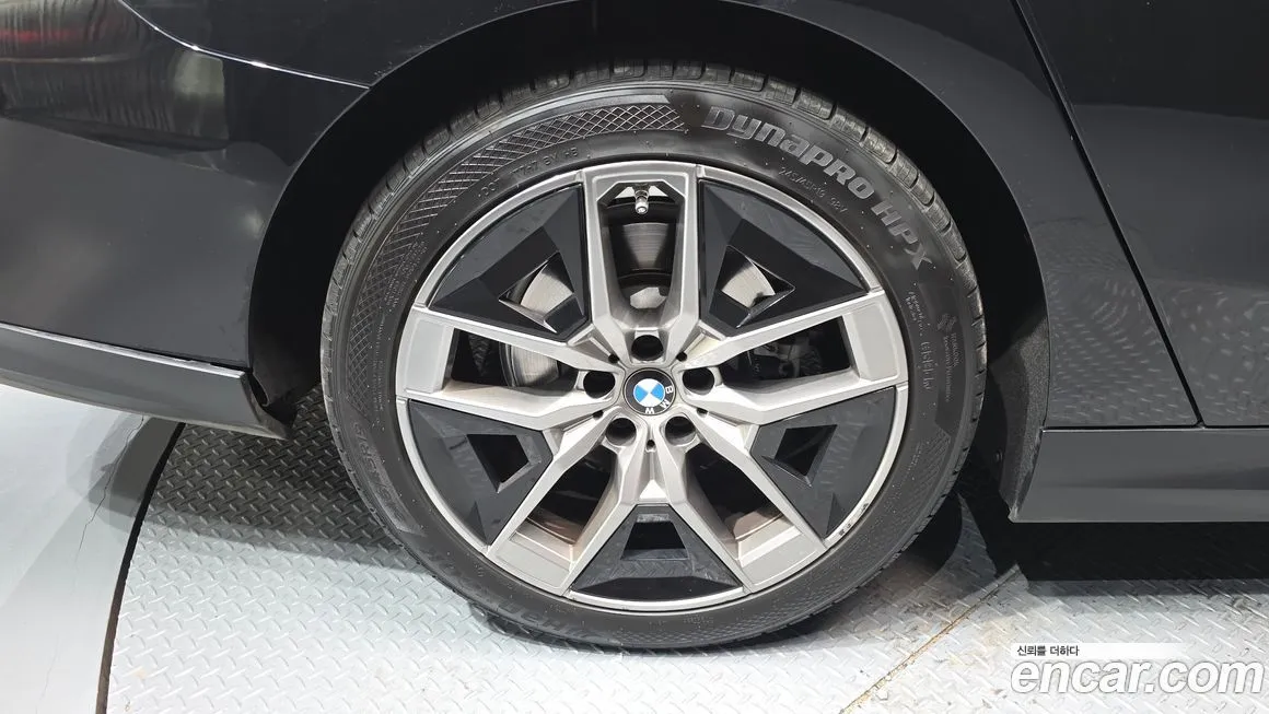 BMW 5-Series 2024 из KR, фото 5