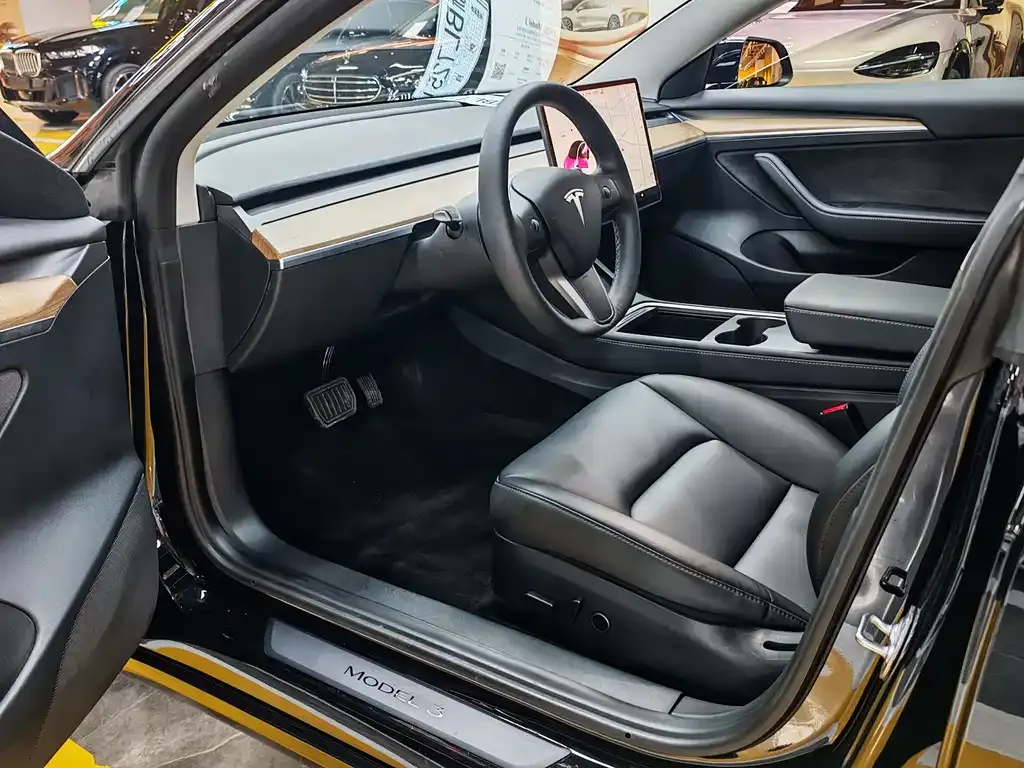 Tesla Model 3 — фото 9