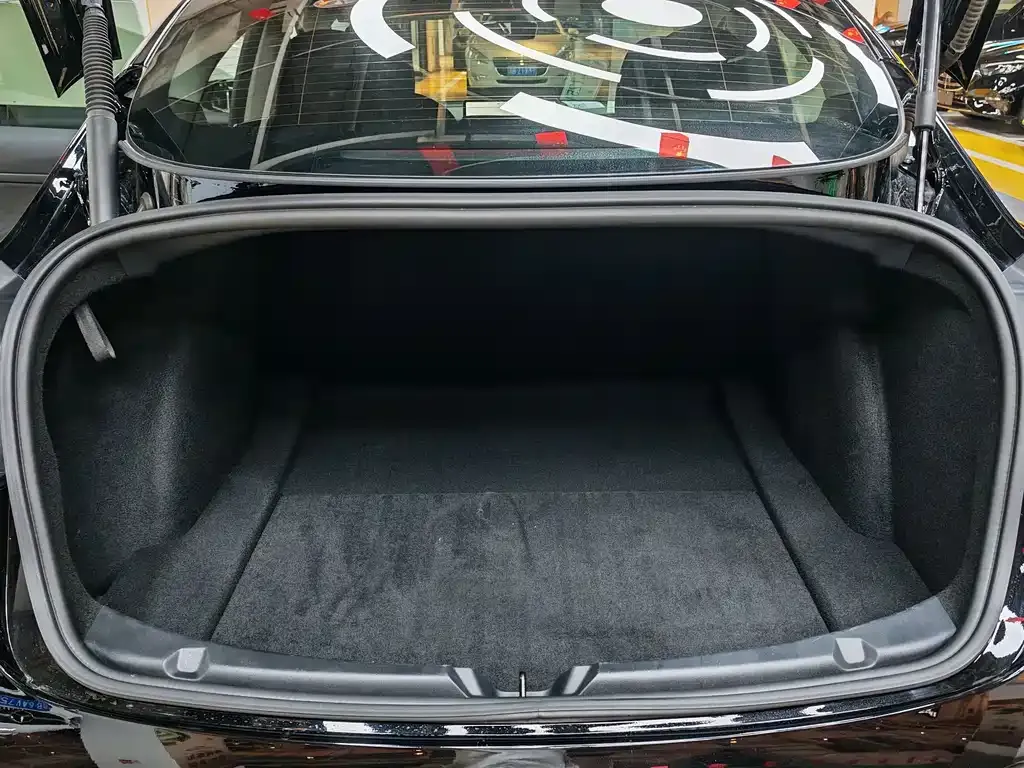 Tesla Model 3 — фото 7