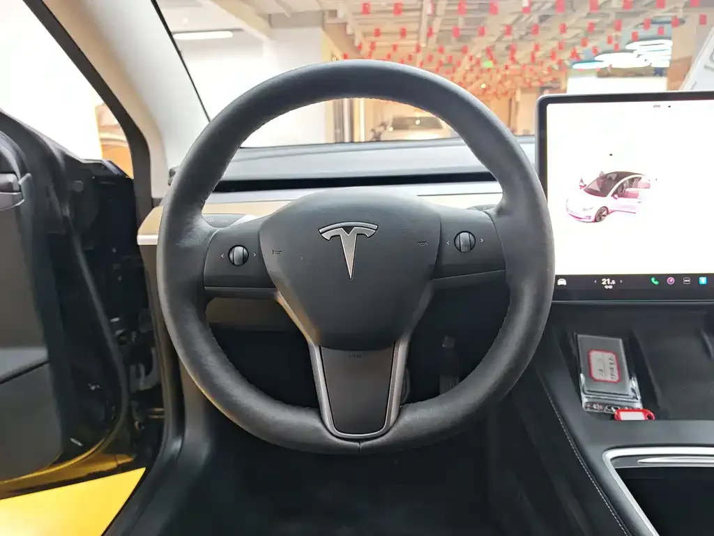 Tesla Model 3 — фото 10