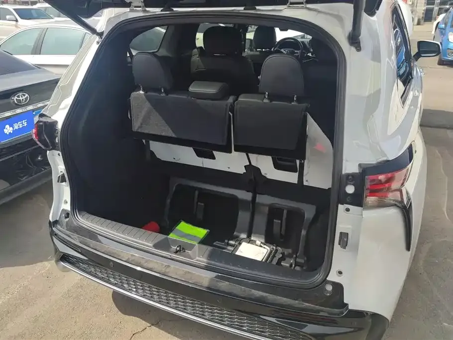 Toyota Granvia — фото 10