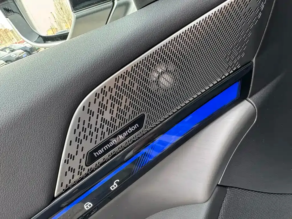 BMW i5 — фото 10