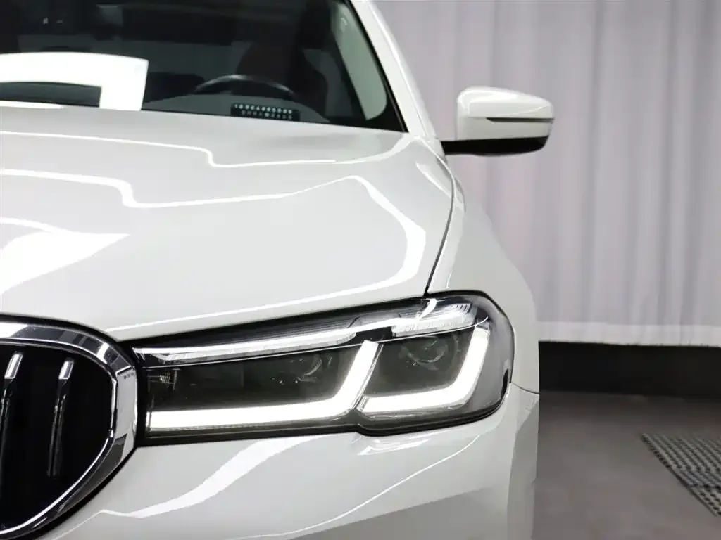 BMW 5 Series — фото 6