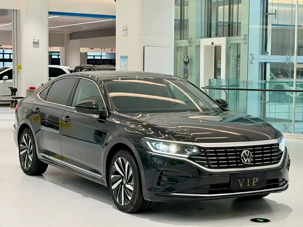 Volkswagen Passat — фото 1