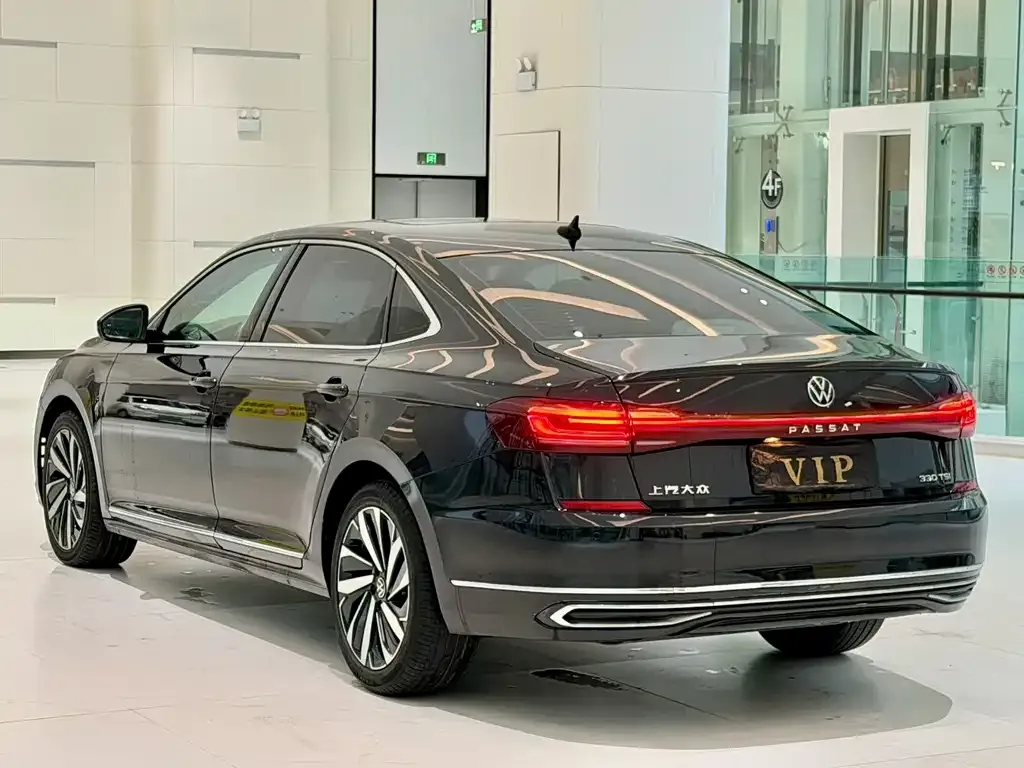 Volkswagen Passat — фото 7