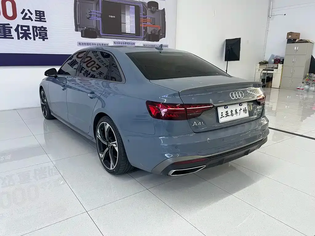 Audi A4L 2022 из CN, фото 4