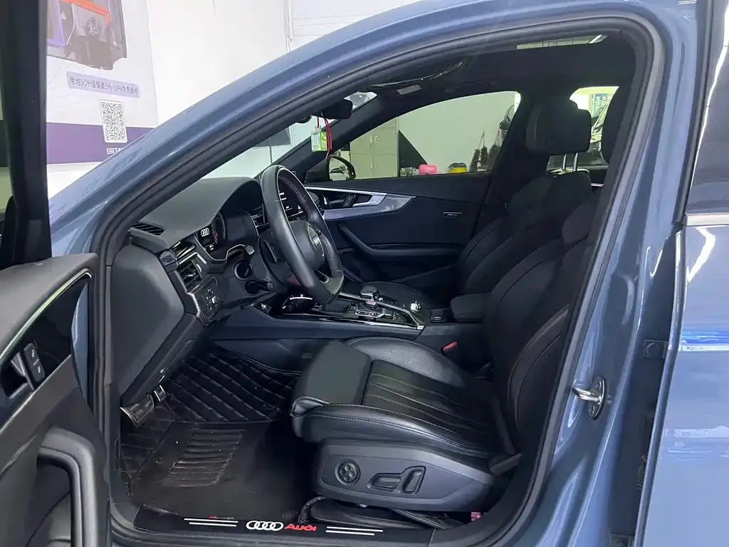 Audi A4L 2022 из CN, фото 8