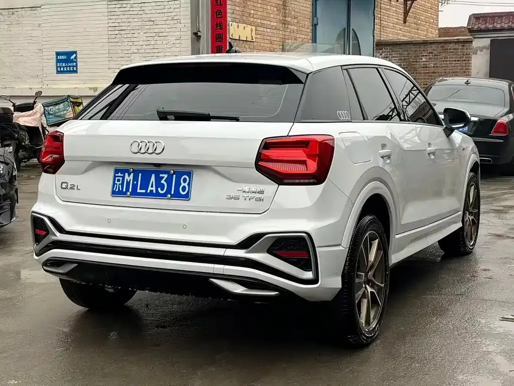 Audi Q2L — фото 8