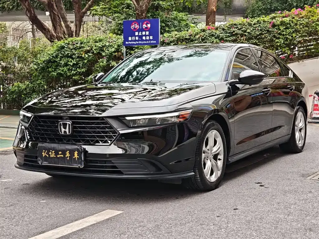 Honda Accord — фото 1
