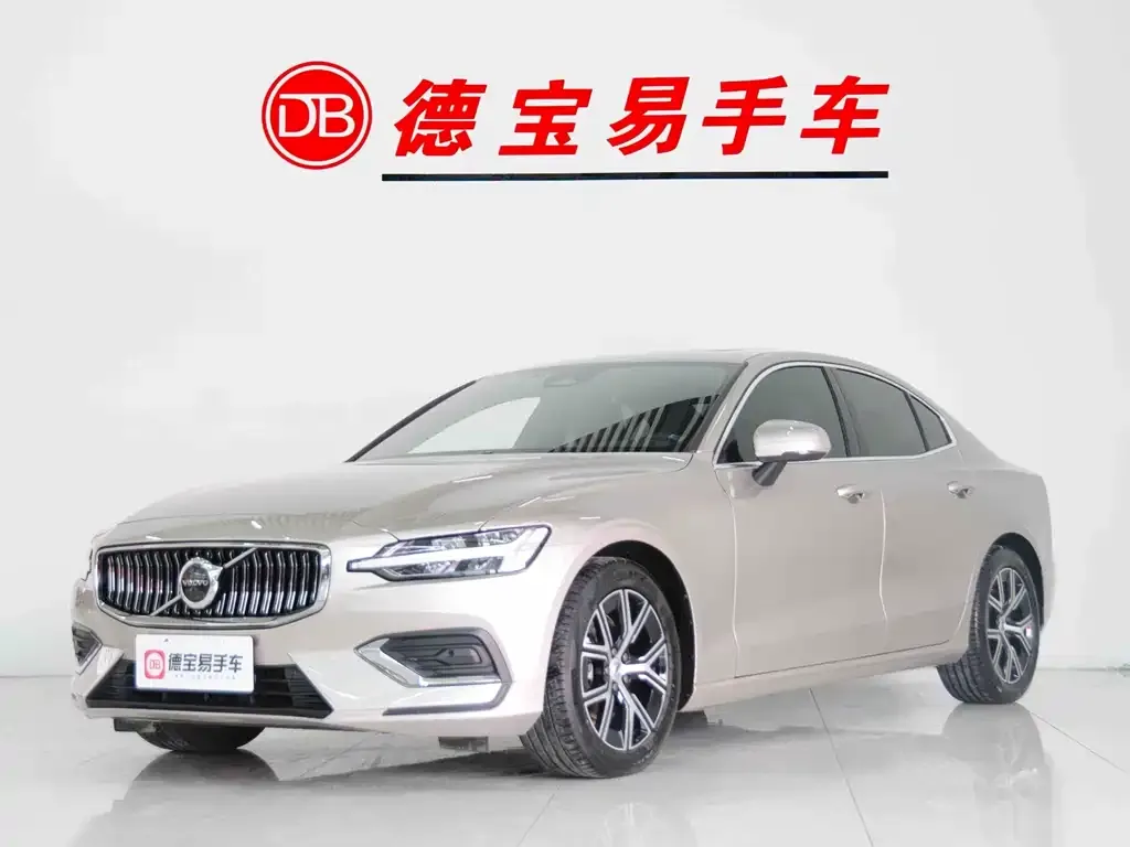 Volvo S60 — фото 1