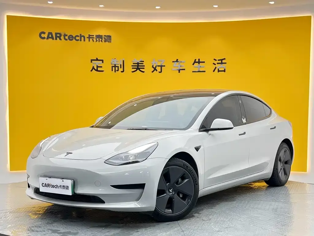 Tesla Model 3 — фото 1
