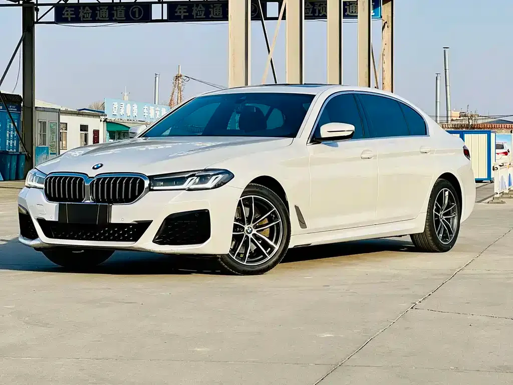 BMW 5 Series — фото 1