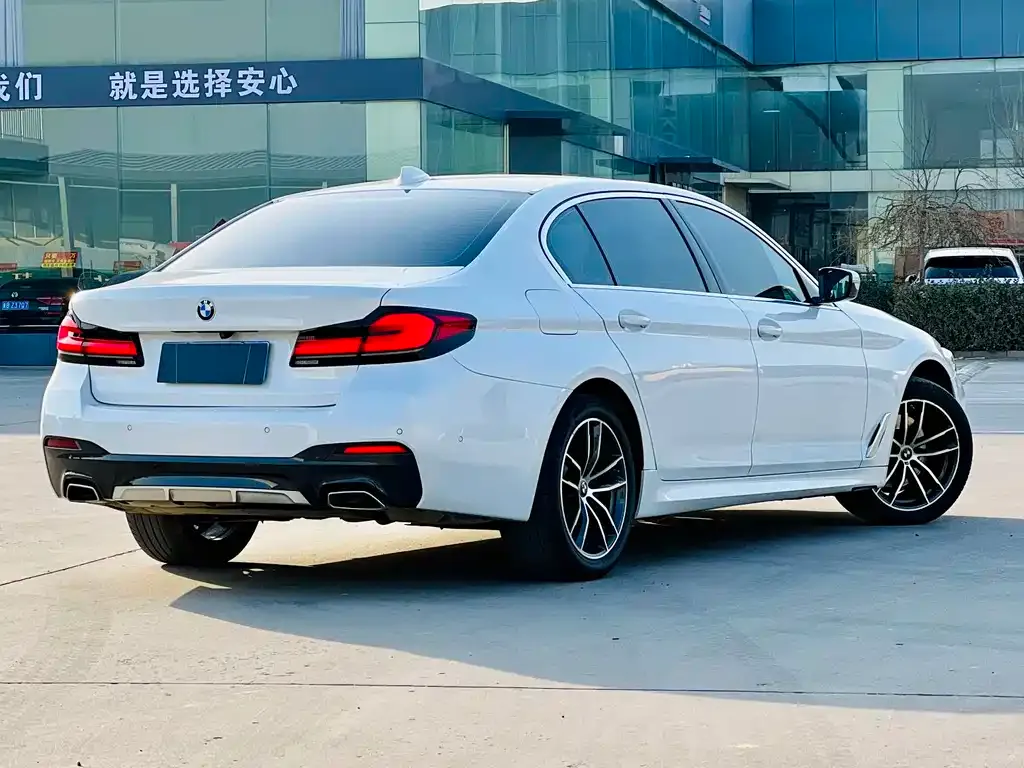 BMW 5 Series — фото 3