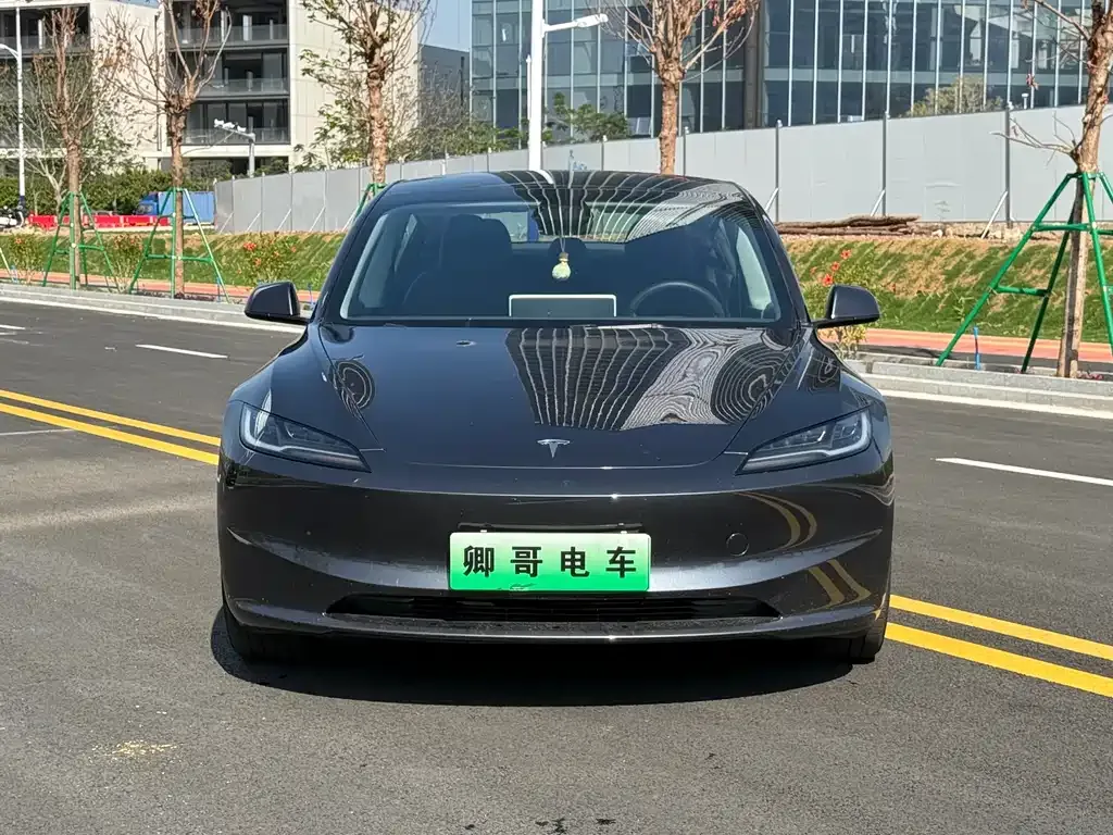 Tesla Model 3 — фото 4