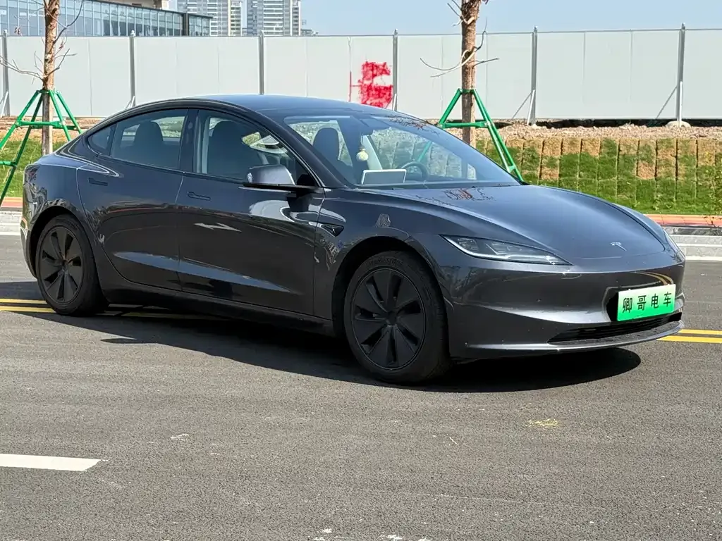 Tesla Model 3 — фото 3