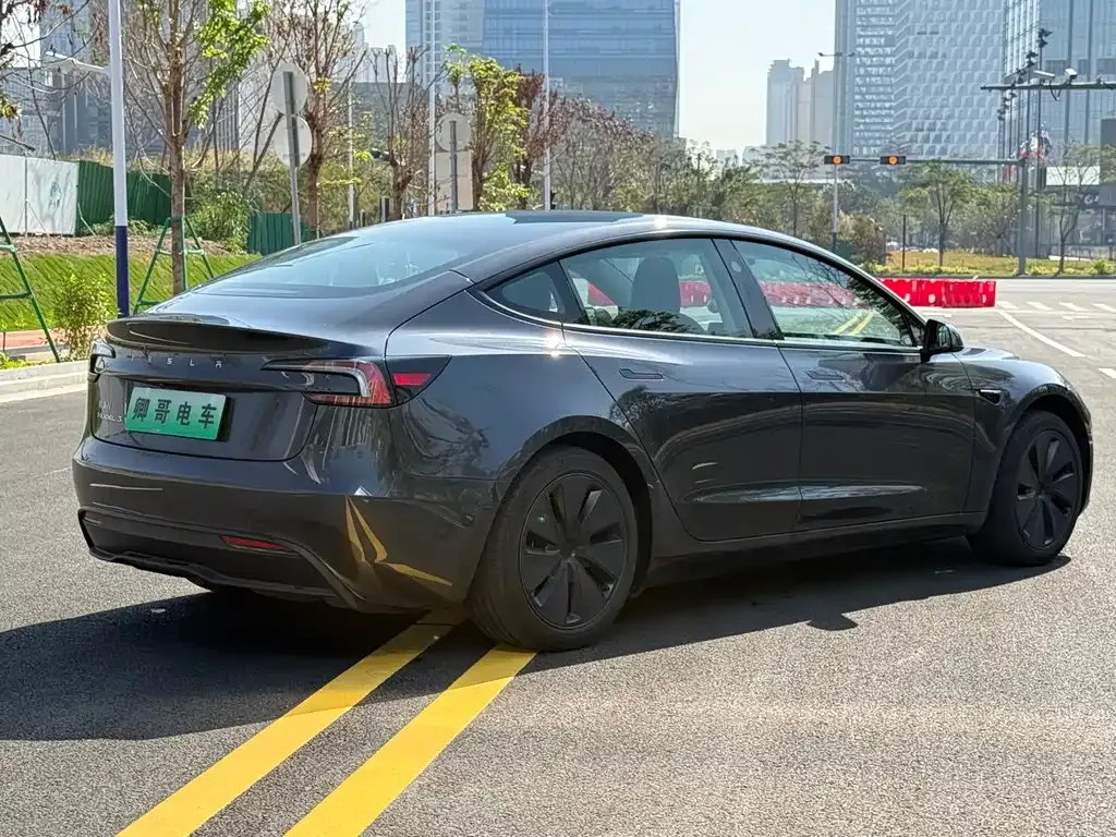 Tesla Model 3 — фото 5
