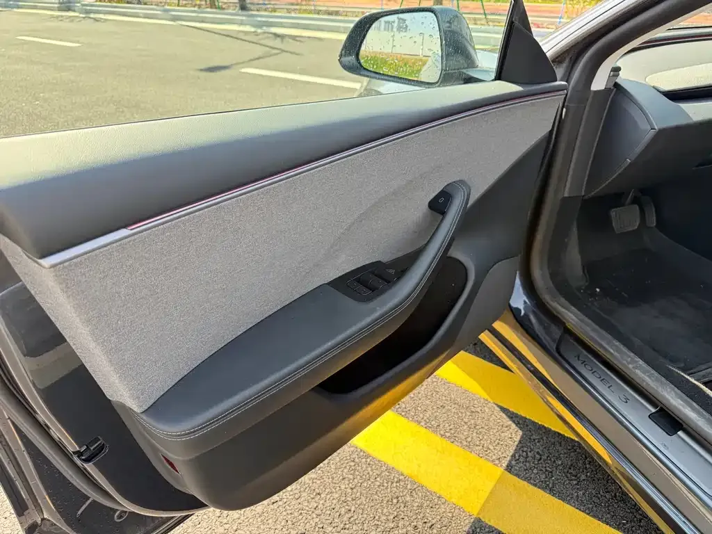 Tesla Model 3 — фото 2