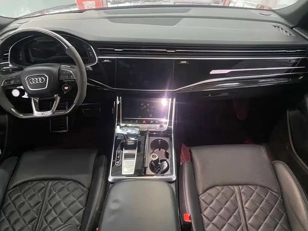 Audi Q8 — фото 8