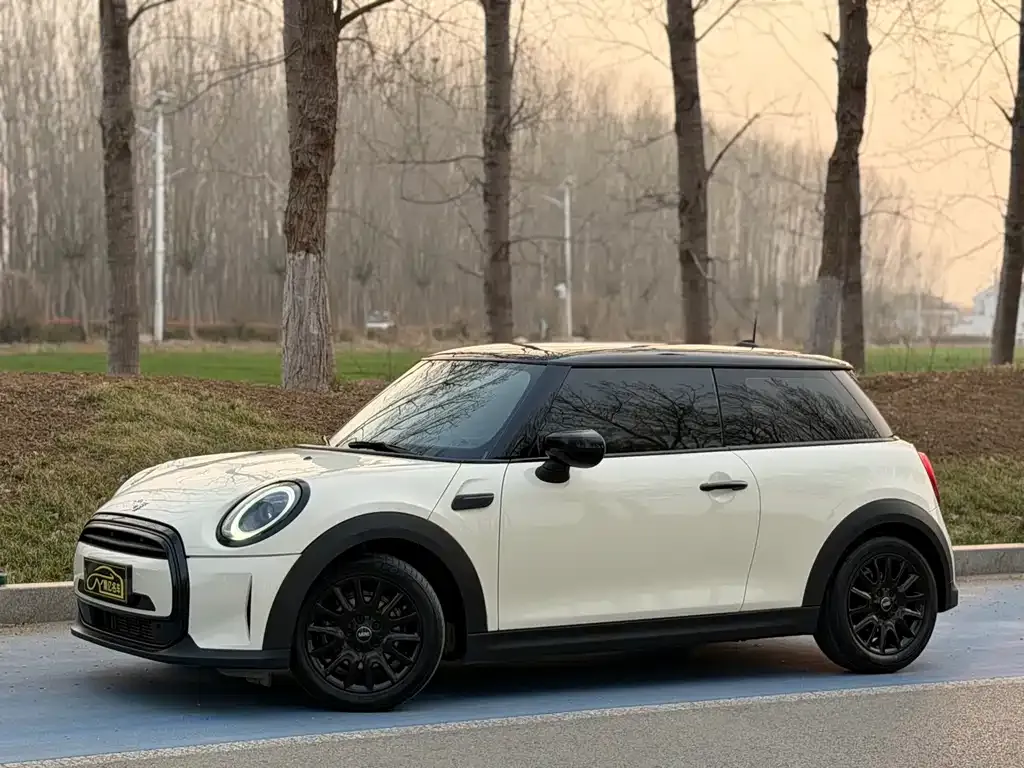 MINI Cooper (3-door) — фото 1