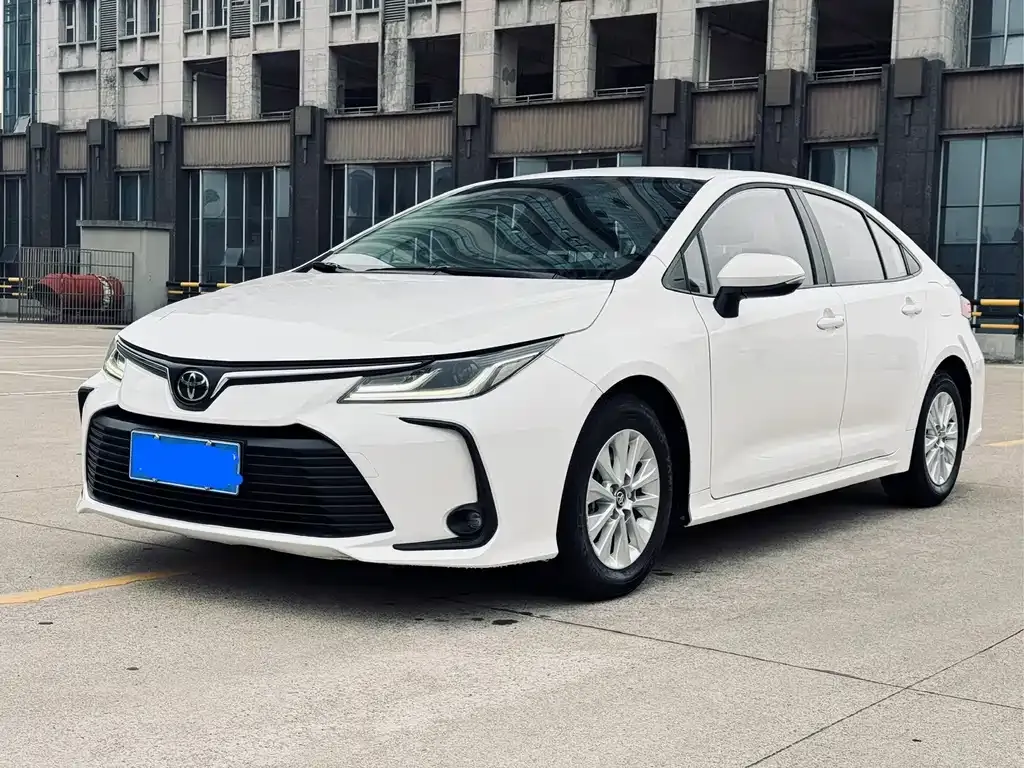 Toyota Corolla — фото 1