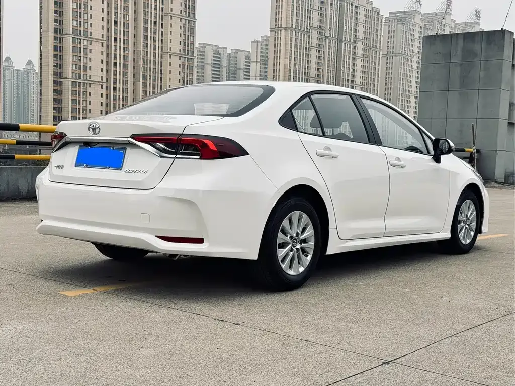 Toyota Corolla — фото 8