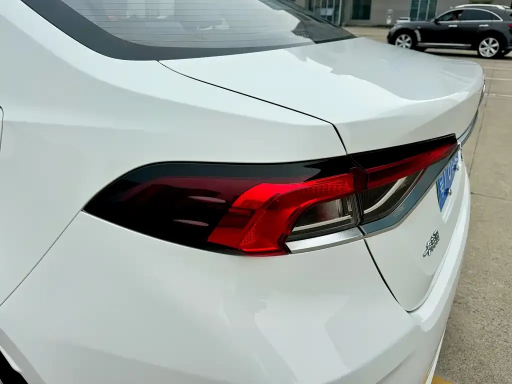 Toyota Corolla — фото 4