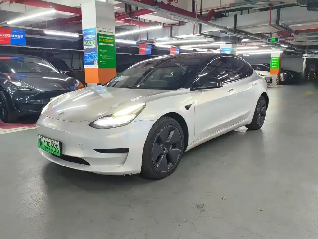 Tesla Model 3 — фото 1