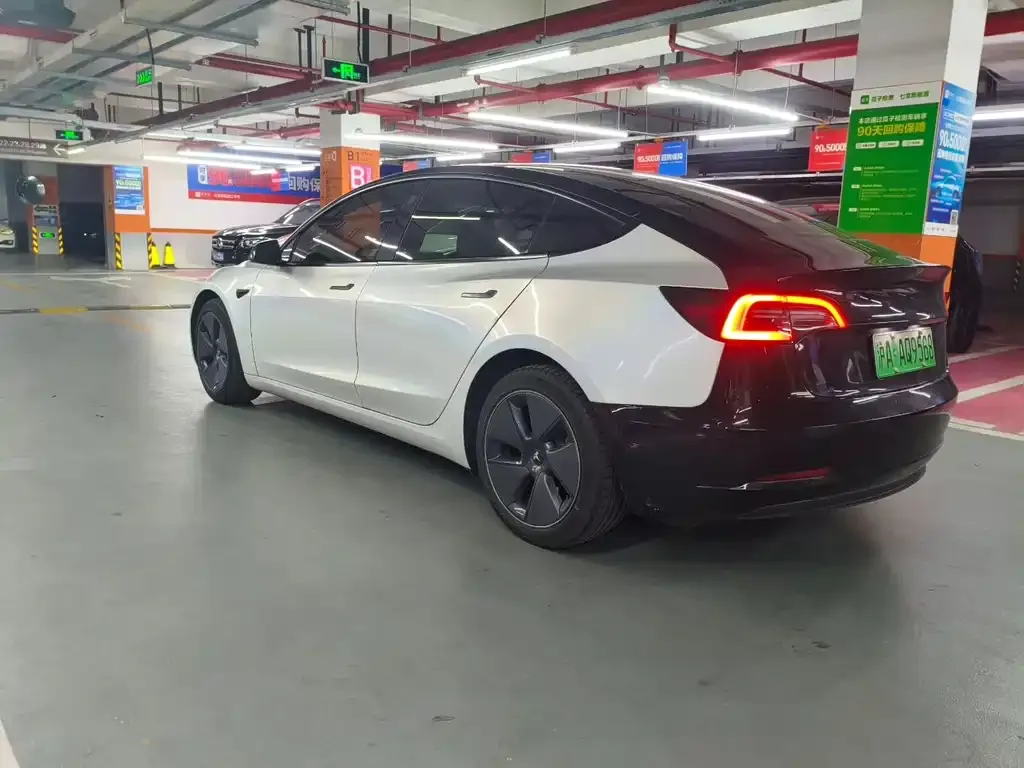 Tesla Model 3 — фото 9