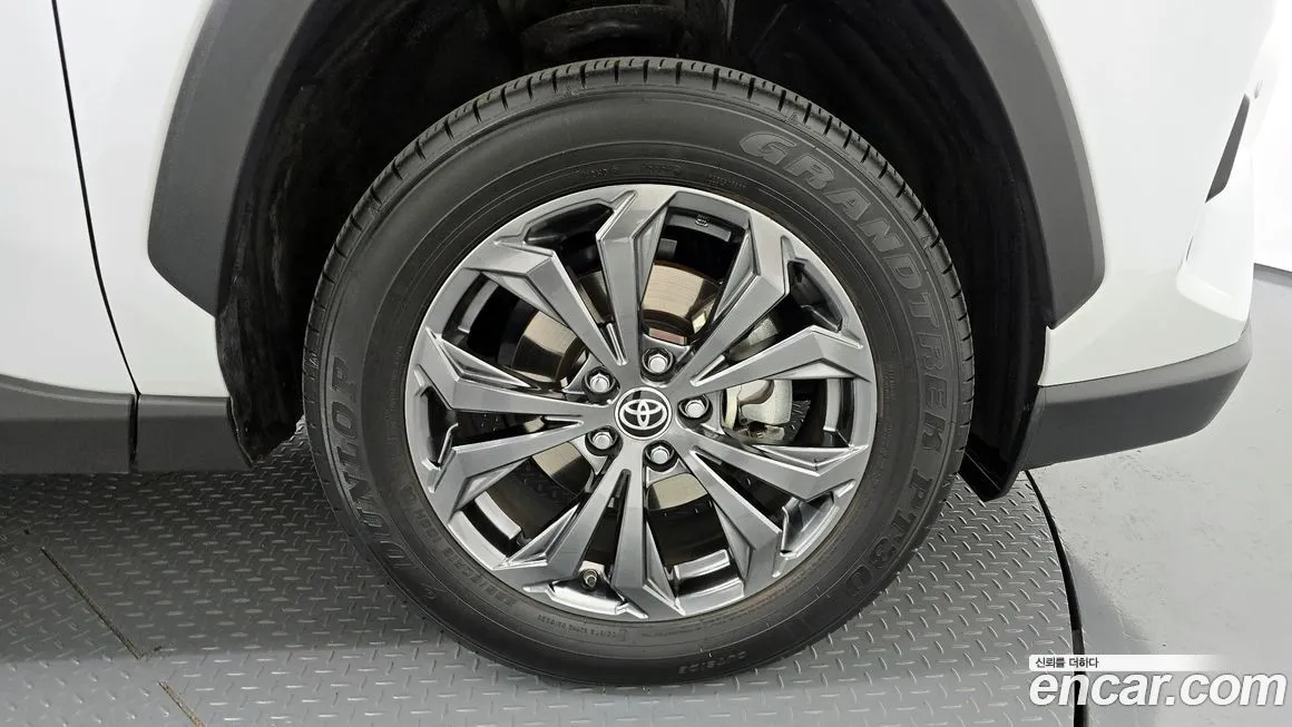 Toyota RAV4 2024 из KR, фото 4