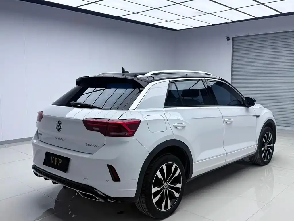 Volkswagen T-Roc — фото 10