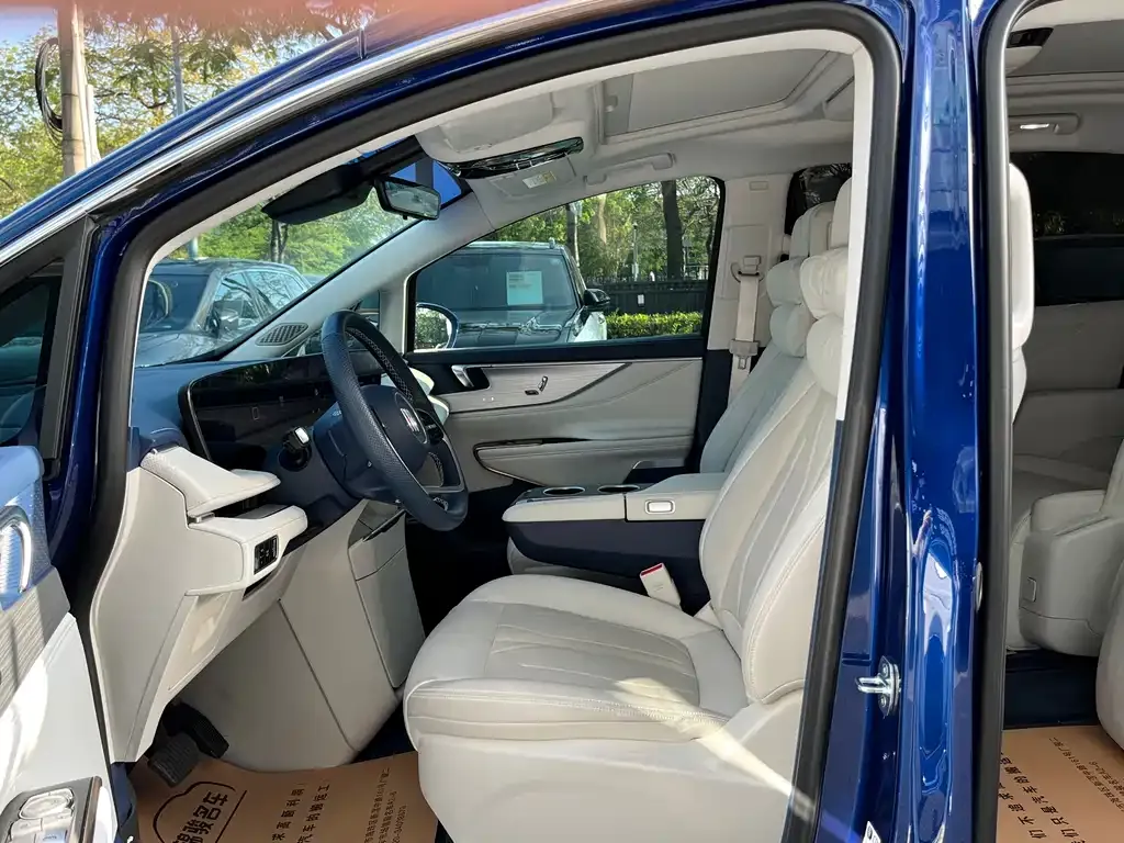 Buick GL8 Hybrid — фото 3