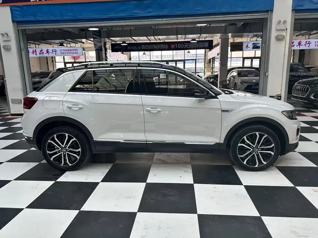 Volkswagen T-Roc — фото 10