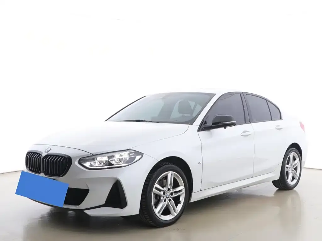 BMW 1 Series 2023 из CN, фото 1