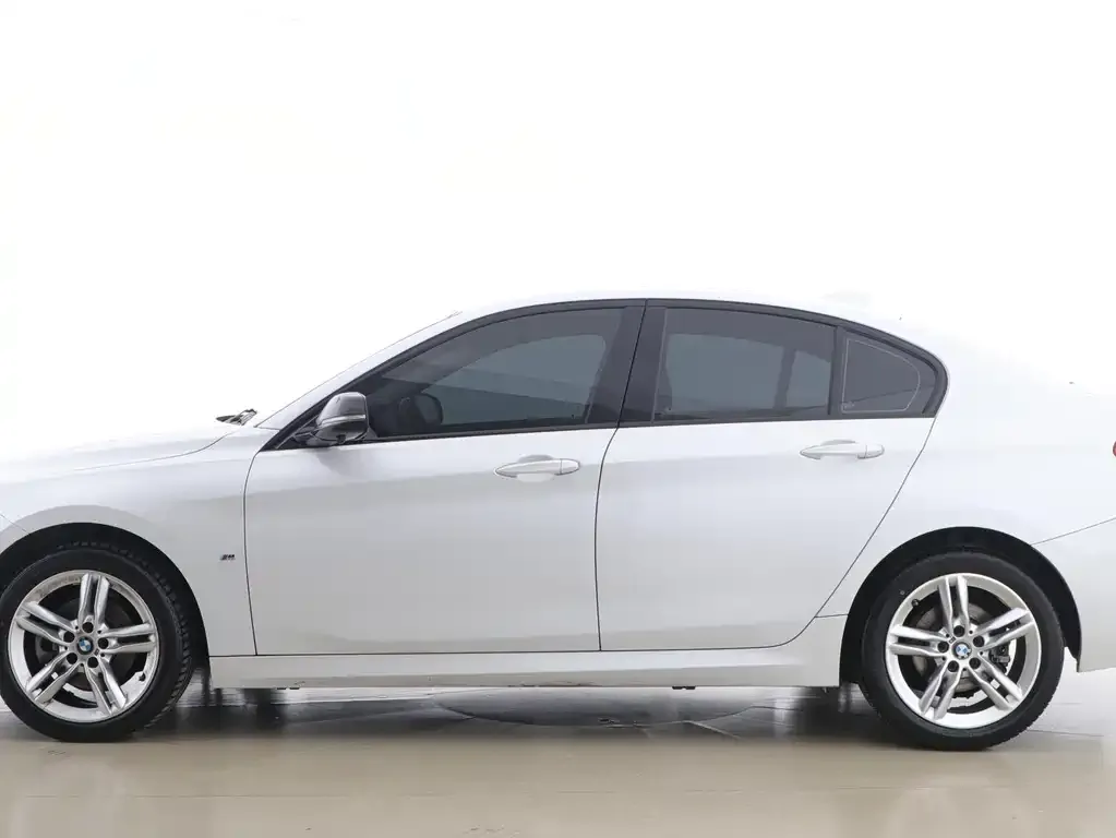 BMW 1 Series 2023 из CN, фото 6