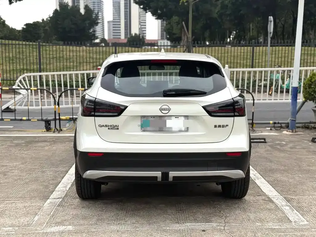 Nissan Qashqai — фото 9