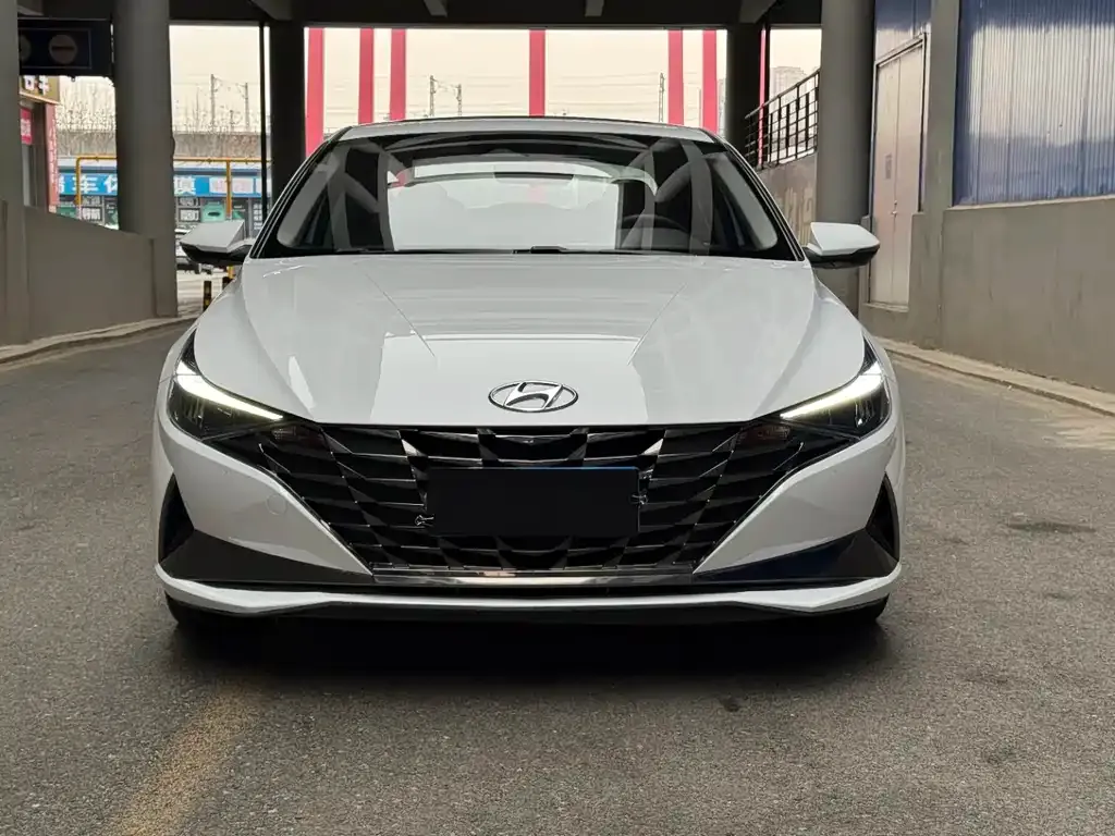 Hyundai Elantra — фото 3