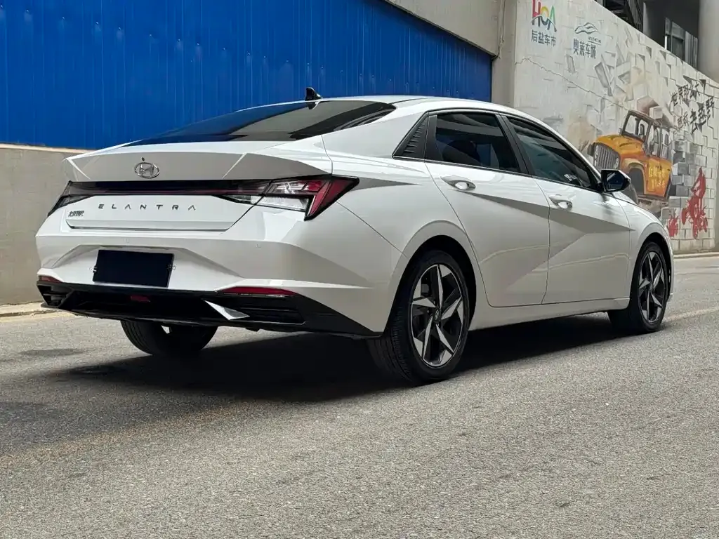 Hyundai Elantra — фото 10