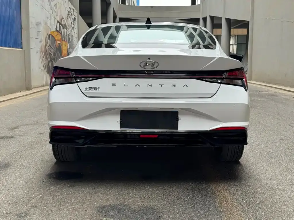 Hyundai Elantra — фото 9