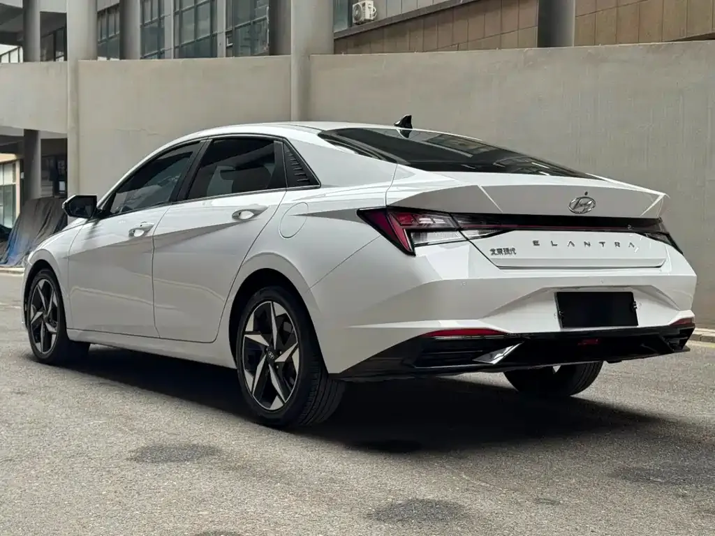 Hyundai Elantra — фото 7