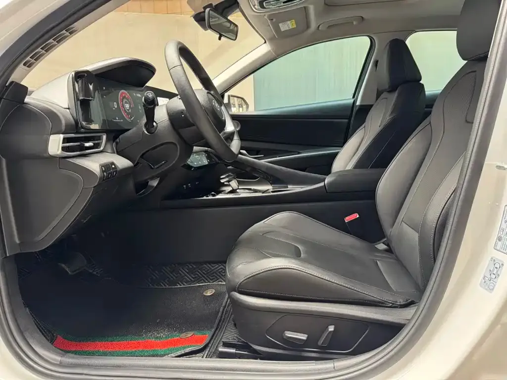 Hyundai Elantra — фото 4