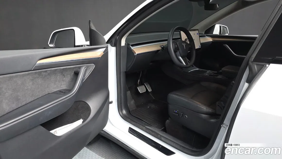 Tesla Model Y 2023 из KR, фото 2