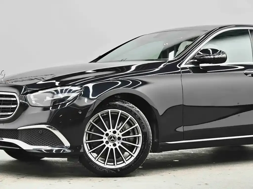 Mercedes-Benz E-Class — фото 4