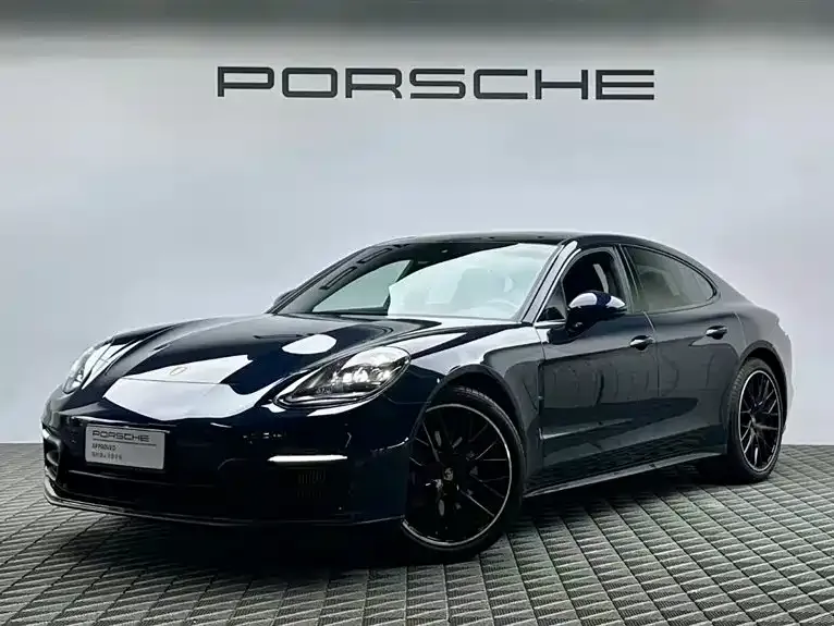 Porsche Panamera — фото 1
