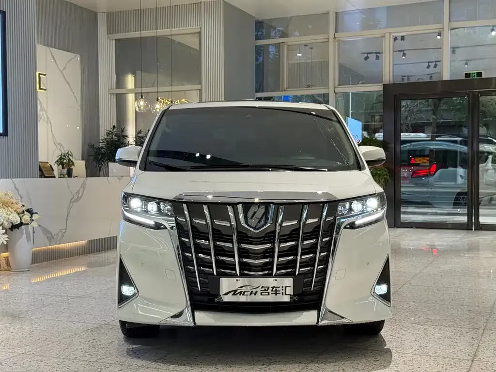 Toyota Alphard — фото 9