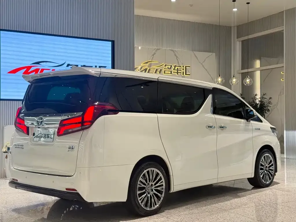 Toyota Alphard — фото 10