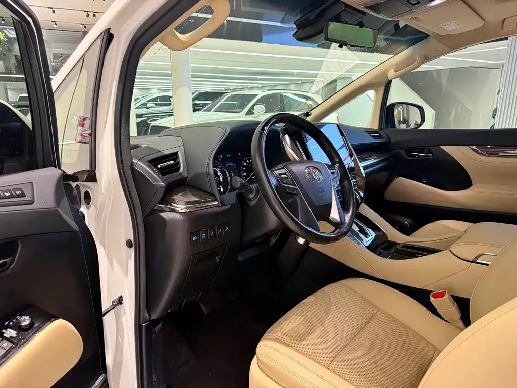 Toyota Alphard — фото 3
